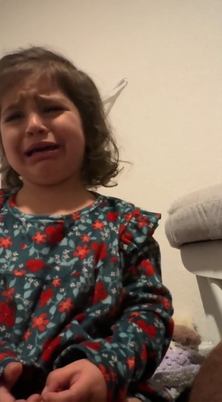 Mother and daughter sharing a moment during the viral video recording.