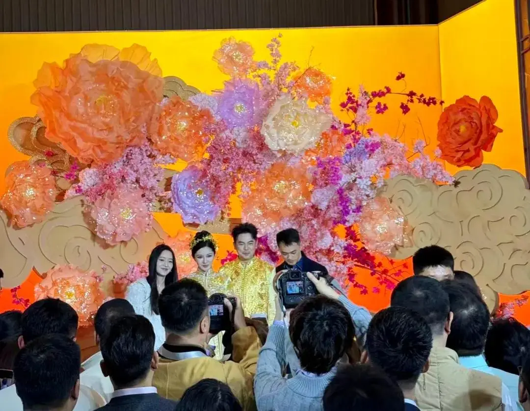  Traditional tea ceremony elements at Zhang Junjie's wedding.