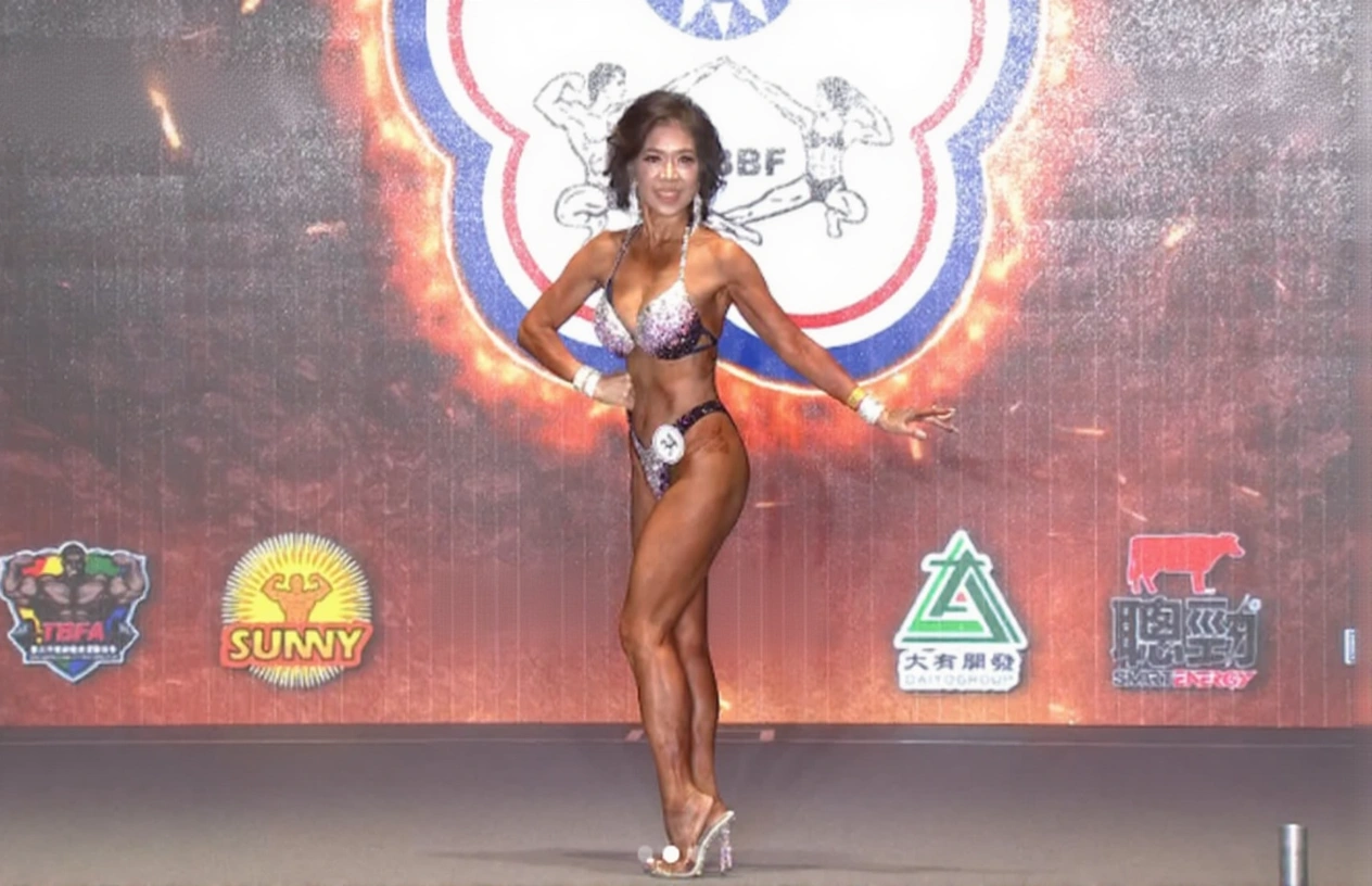  72-year-old Taiwanese bodybuilding grandma flexing muscles in a professional photoshoot.